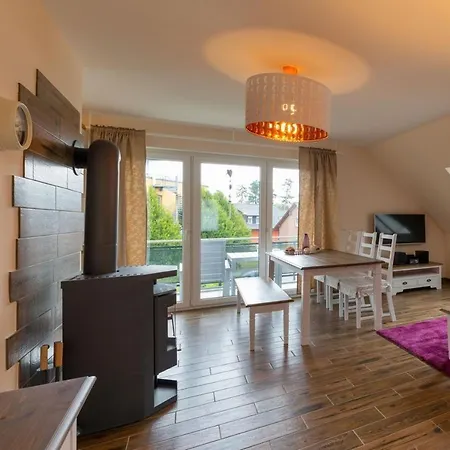 U 12 Og - Ferienwohnung Mit Balkon Und Kamin Röbel