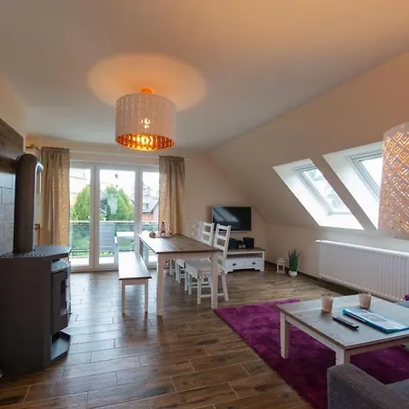 U 12 Og - Ferienwohnung Mit Balkon Und Kamin Röbel